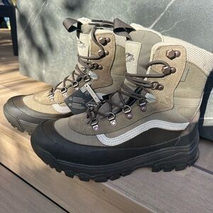 Vans snow kicker boot Gore Tex! Brand new size 9.